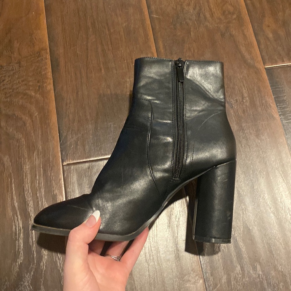 Black boots with heel